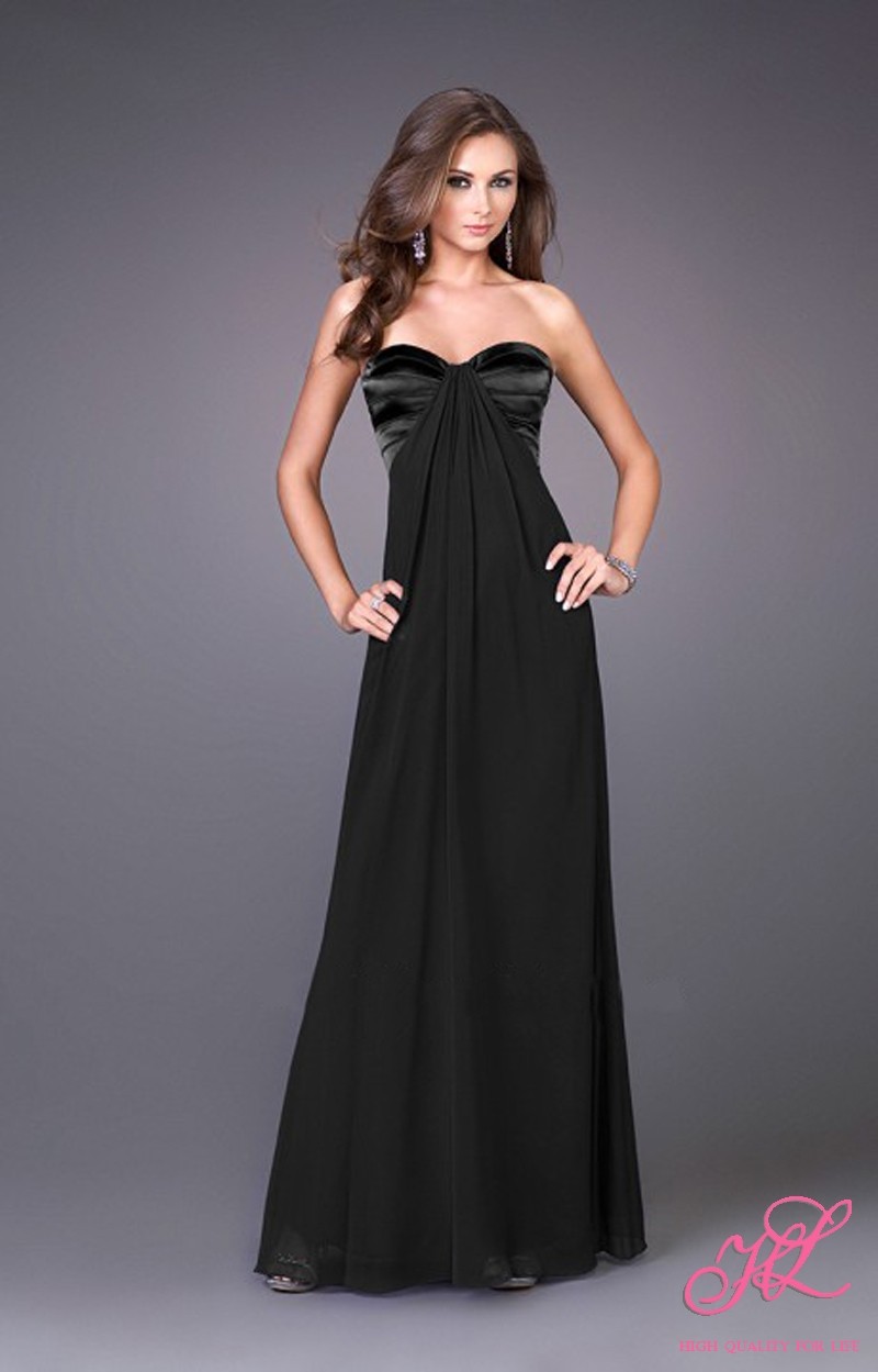 Best Dresses For Women With Broad Shoulders