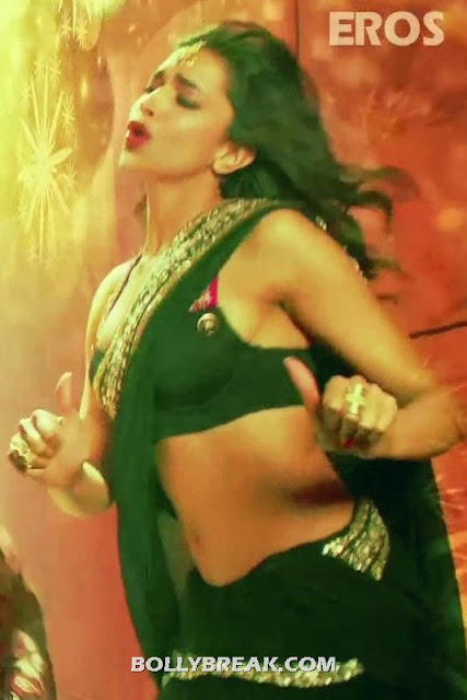 Deepika Padukone Bikini In Cocktail Images