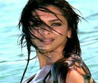 Deepika Padukone Bikini In Housefull