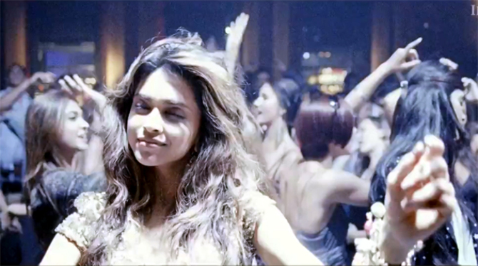 Deepika Padukone In Cocktail Images