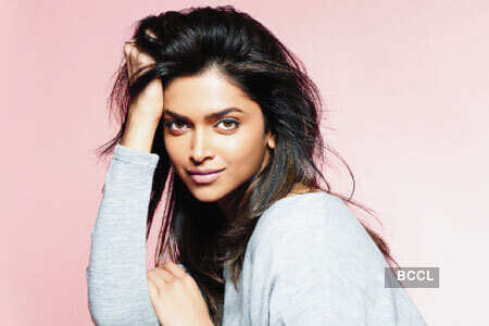 Deepika Padukone In Saree In Desi Boyz