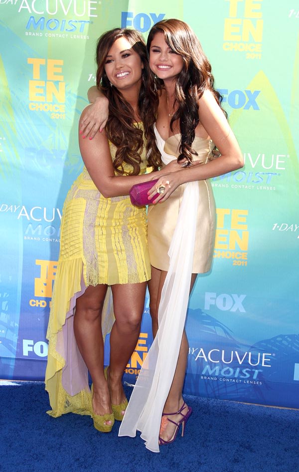 Demi Lovato And Selena Gomez Kissing Each Other
