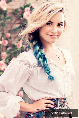 Demi Lovato Eyebrows October 2012