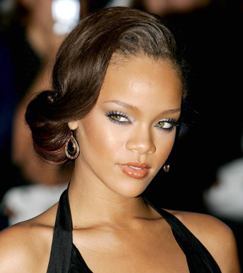 Drake And Rihanna Kissing Pics