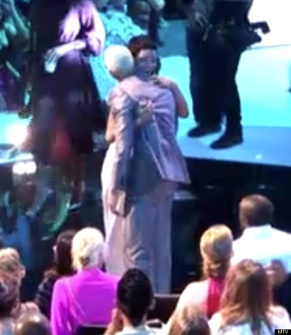 Drake And Rihanna Kissing Pics