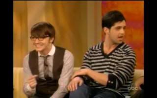 Drake Bell And Josh Peck Kissing