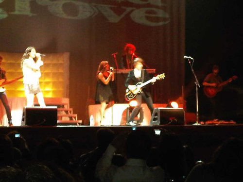 Drake Bell And Miranda Cosgrove Related
