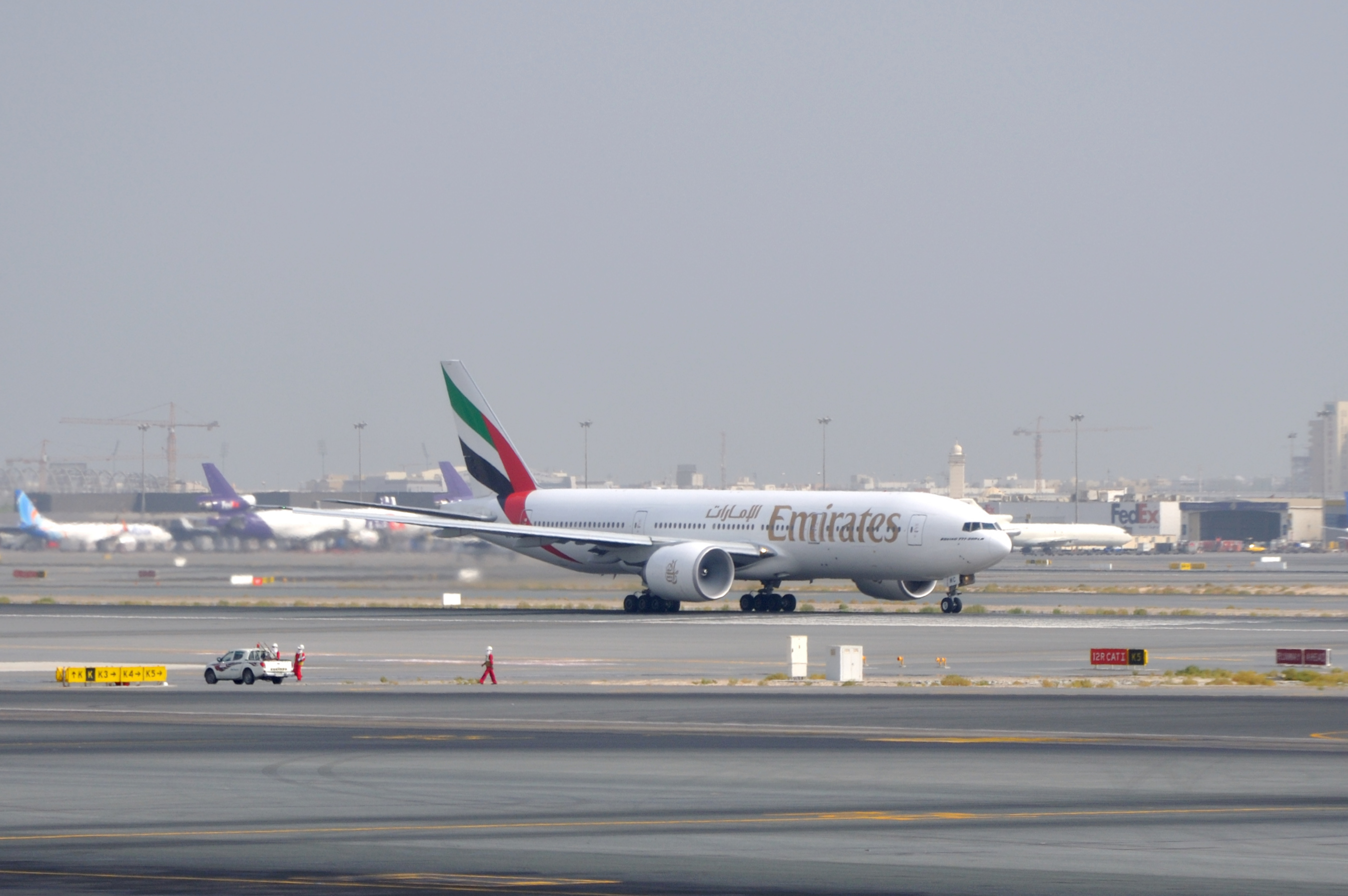 Dubai Airport Runway Pictures
