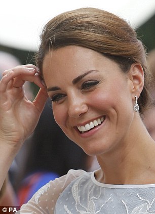 Duchess Of Cambridge France Pics