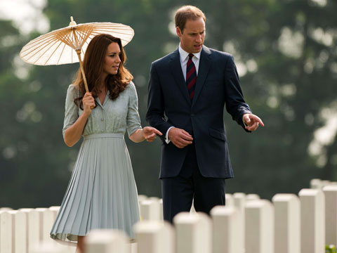 Duchess Of Cambridge France Pics