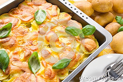 Herbed Potatoes Au Gratin