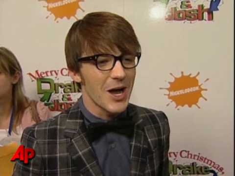 How Old Are Drake Bell And Josh Peck 2012